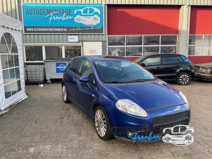 Usados Subchasis Fiat Grande Punto (199) 1.4 16V Precio de solicitud ofrecido por Franken Autodemontage B.V.