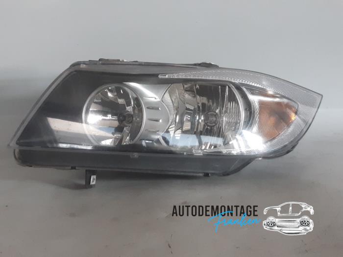 Używane Reflektor lewy BMW 3 serie (E90) 318i 16V Cena € 80,00 Procedura marży oferowane przez Franken Autodemontage B.V.