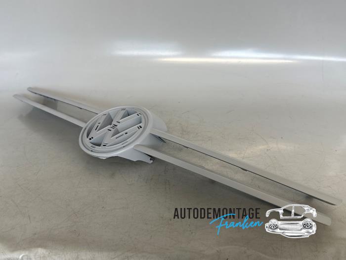 Begagnade Grill Volkswagen Golf IV (1J1) 1.6 Pris € 20,00 Marginaltabell erbjuds av Franken Autodemontage B.V.