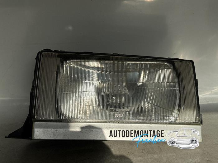 Używane Reflektor lewy Volvo 740 2.3 GL,GLE Cena € 40,00 Procedura marży oferowane przez Franken Autodemontage B.V.