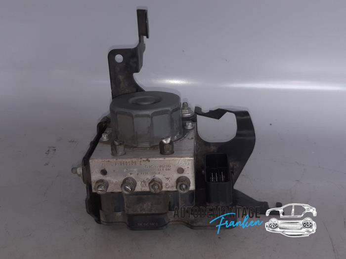 Begagnade ABS-pump Renault Captur I (2R) 0.9 Energy TCE 12V Pris € 80,00 Marginaltabell erbjuds av Franken Autodemontage B.V.