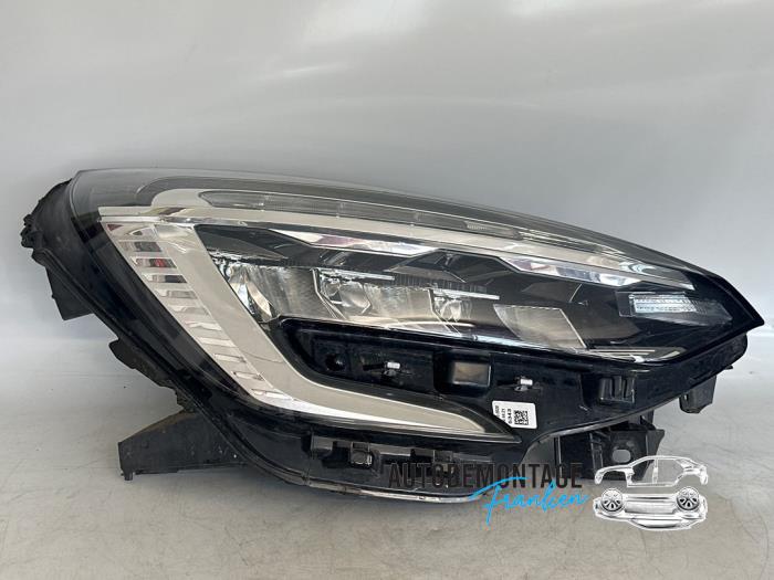 Używane Reflektor prawy Renault Clio V (RJAB) 1.5 Blue dCi 85 Cena € 350,00 Procedura marży oferowane przez Franken Autodemontage B.V.