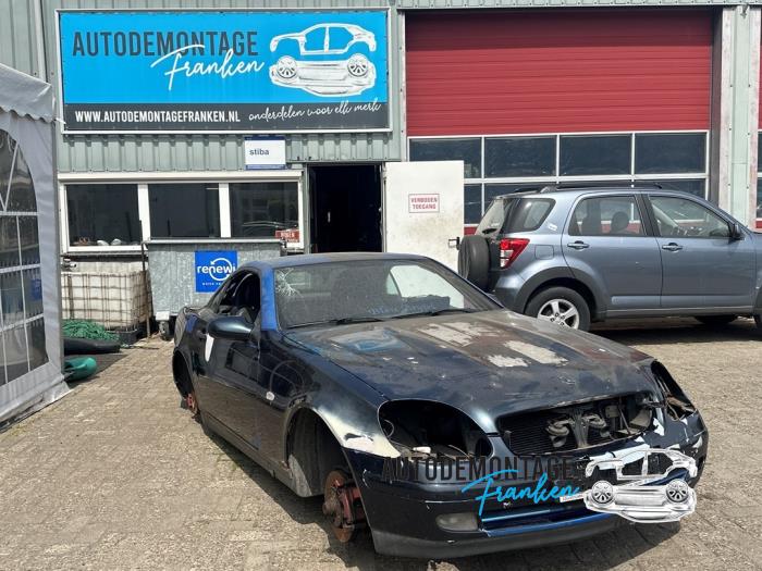 Begagnade Underram Mercedes SLK (R170) 2.0 200 16V Pris på förfrågan erbjuds av Franken Autodemontage B.V.