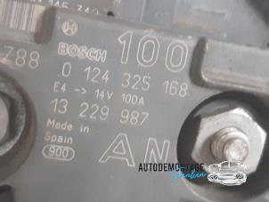 Dynamo van een Opel Zafira (M75) 2.2 16V Direct Ecotec 2007