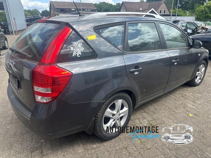 Begagnade Bensinpump Kia Cee'd Sporty Wagon (EDF) Pris på förfrågan erbjuds av Franken Autodemontage B.V.