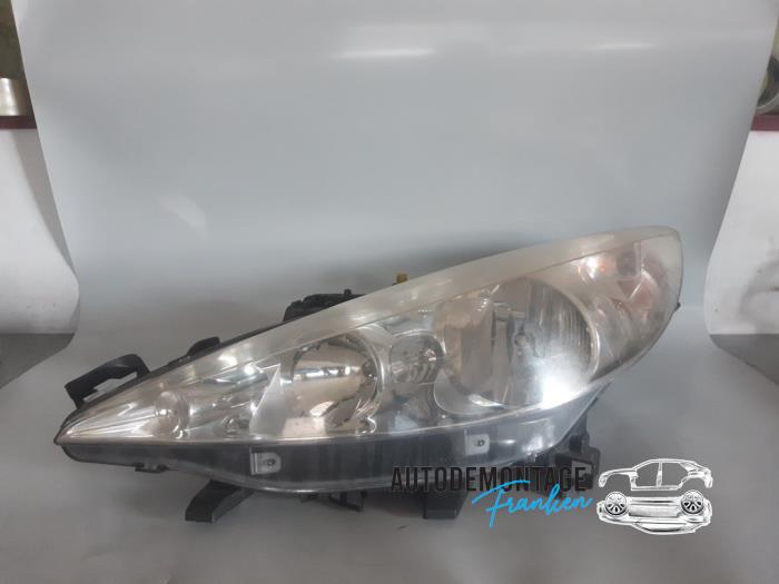 Używane Reflektor lewy Peugeot 207/207+ (WA/WC/WM) 1.4 16V Cena € 40,00 Procedura marży oferowane przez Franken Autodemontage B.V.