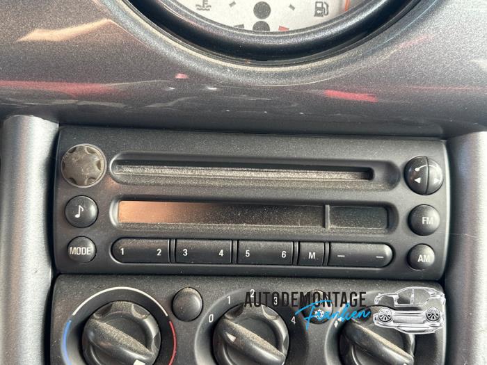 Używane Radioodtwarzacz CD Austin Mini Open (R52) 1.6 16V Cooper Cena na żądanie oferowane przez Franken Autodemontage B.V.