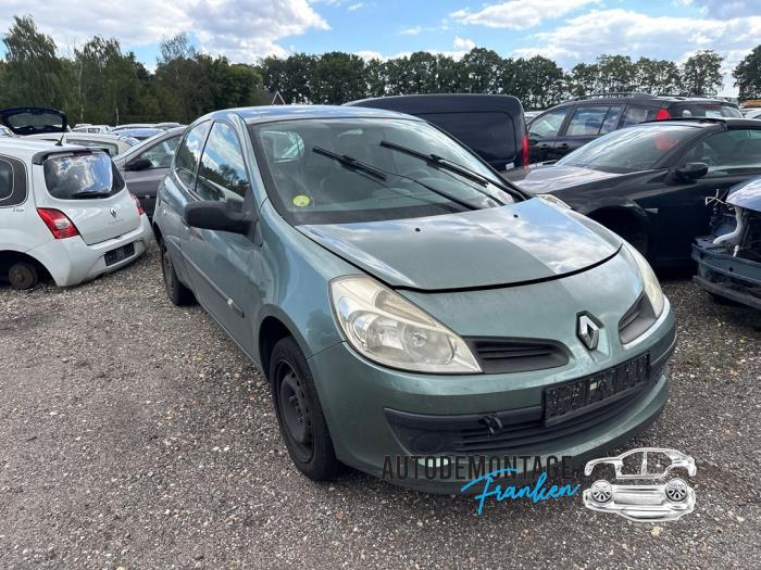 Usagé Pompe de direction Renault Clio III (BR/CR) 1.2 16V 75 Prix sur demande proposé par Franken Autodemontage B.V.