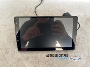 Gebrauchte Navigation Display Peugeot 107 1.0 12V Preis € 120,00 Margenregelung angeboten von Franken Autodemontage B.V.