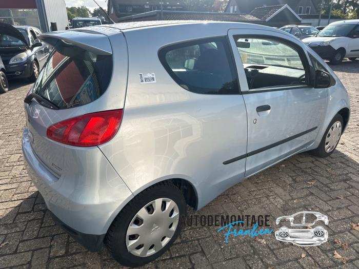 Stoßdämpfer rechts hinten van een Mitsubishi Colt (Z2/Z3) 1.1 12V 2006