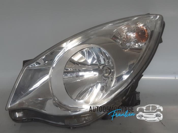 Używane Reflektor lewy Opel Agila (B) 1.2 16V Cena € 100,00 Procedura marży oferowane przez Franken Autodemontage B.V.