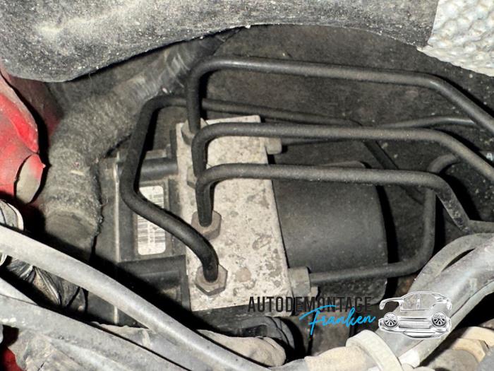 Usagé Bloc ABS Volkswagen Polo IV (9N1/2/3) 1.4 TDI 70 Prix sur demande proposé par Franken Autodemontage B.V.
