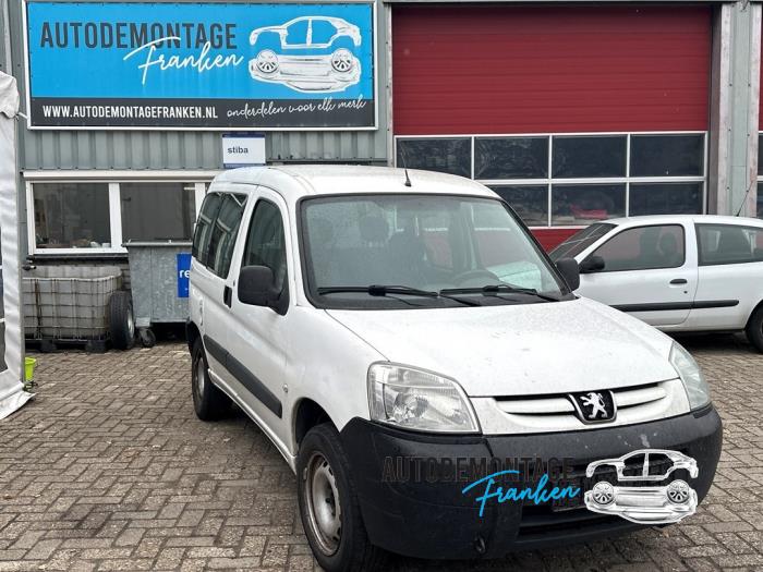 Usados Subchasis Peugeot Partner Combispace 1.6 HDI 75 Precio de solicitud ofrecido por Franken Autodemontage B.V.