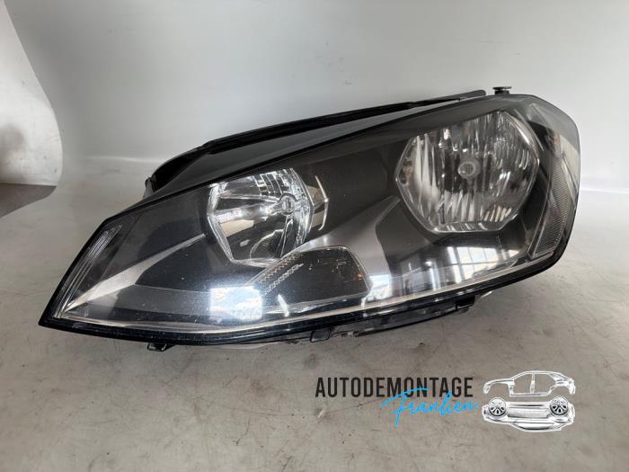 Używane Reflektor lewy Volkswagen Golf VII (AUA) 1.6 TDI 16V Cena € 150,00 Procedura marży oferowane przez Franken Autodemontage B.V.