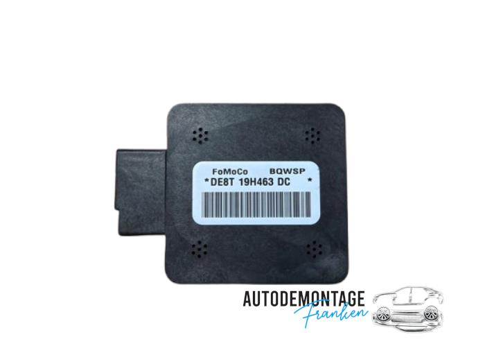 Używane Antena GPS Ford Fiesta 6 (JA8) 1.0 EcoBoost 12V Sport Van Cena € 25,00 Procedura marży oferowane przez Franken Autodemontage B.V.