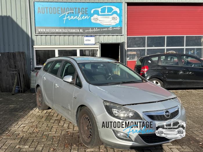 Usados Subchasis Opel Astra J Sports Tourer (PD8/PE8/PF8) 1.7 CDTi 16V Precio de solicitud ofrecido por Franken Autodemontage B.V.