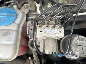 ABS Pumpe van een Audi Q5 (8RB) 2.0 TDI 16V Quattro 2012
