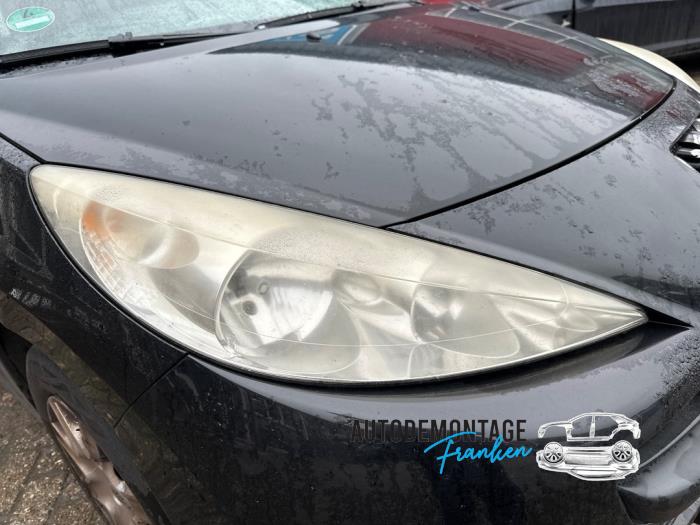 Używane Reflektor prawy Peugeot 207/207+ (WA/WC/WM) 1.4 16V VTi Cena na żądanie oferowane przez Franken Autodemontage B.V.