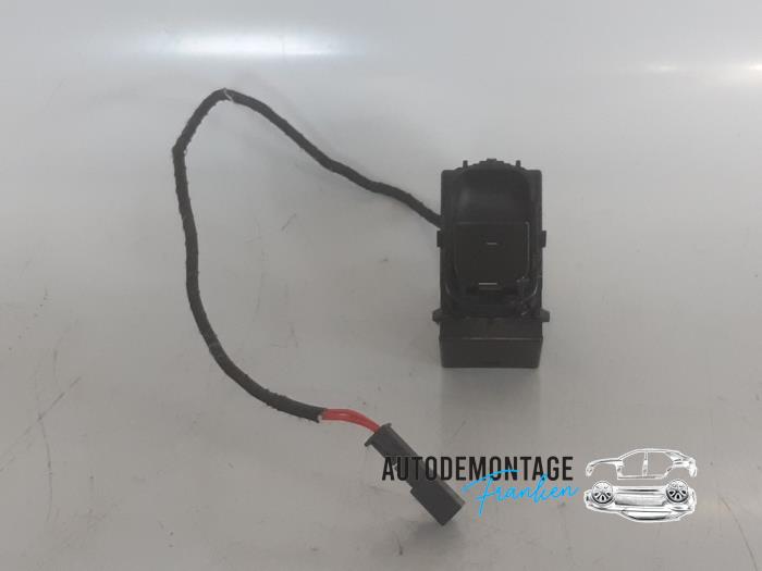 Usados Interruptor de ventanilla eléctrica Tesla Model 3 Long Range AWD 75 kWh Precio € 30,00 Norma de margen ofrecido por Franken Autodemontage B.V.