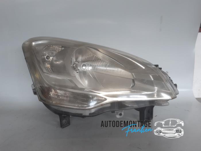 Używane Reflektor prawy Citroen Berlingo 1.6 Hdi 75 Cena € 75,00 Procedura marży oferowane przez Franken Autodemontage B.V.