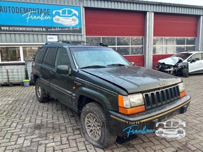 Begagnade Underram Jeep Grand Cherokee (ZJ) 5.2i V8 Pris på förfrågan erbjuds av Franken Autodemontage B.V.