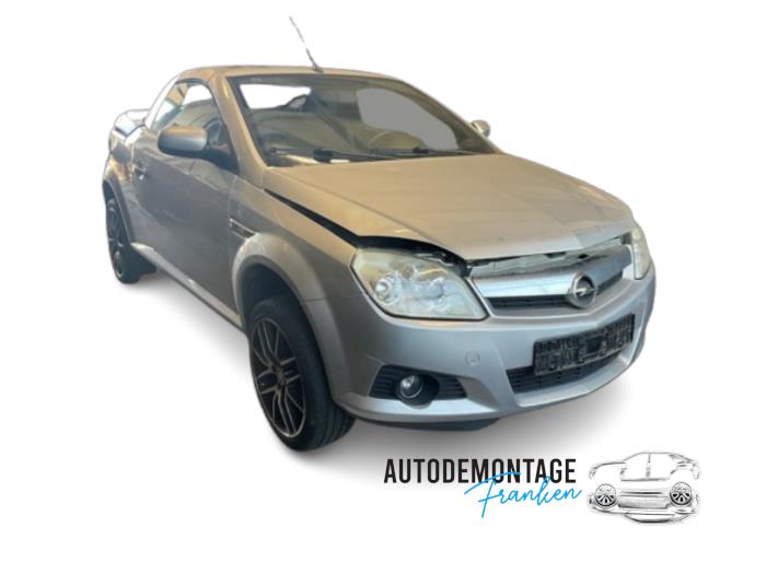 Usagé Dynamo Opel Tigra Twin Top 1.4 16V Prix sur demande proposé par Franken Autodemontage B.V.