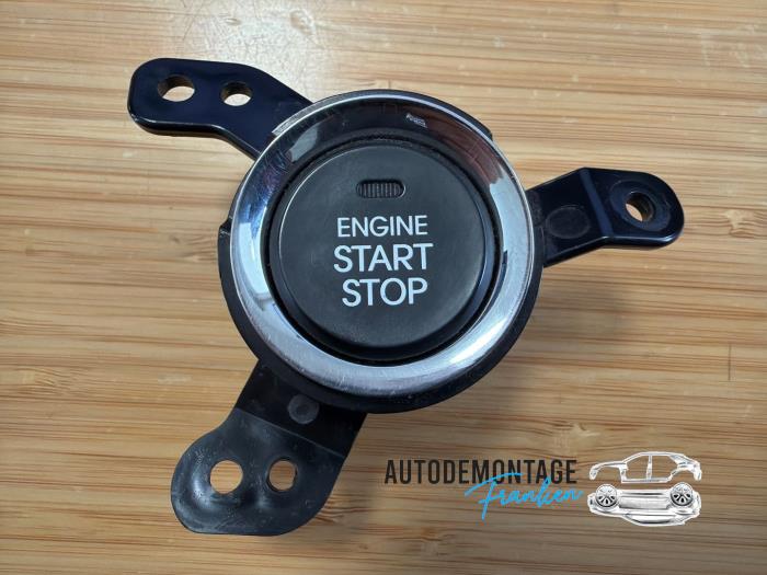 Usagé Commande start/stop Kia Sportage (SL) 1.7 CRDi 16V 4x2 Prix € 20,00 Règlement à la marge proposé par Franken Autodemontage B.V.