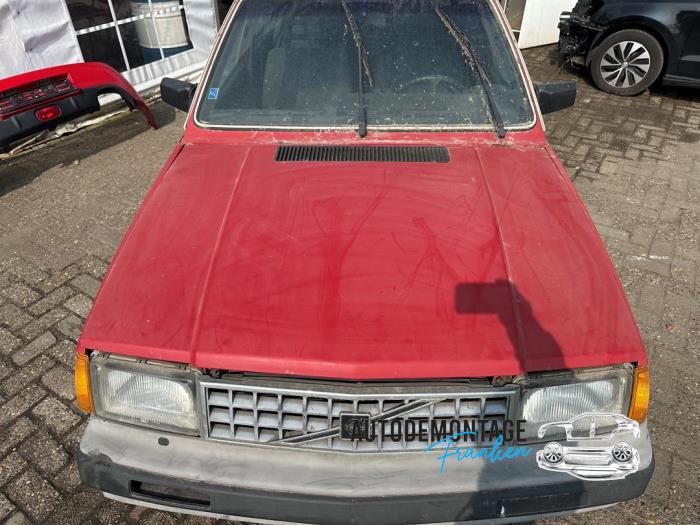 Używane Maska Volvo 340/343/345 Cena na żądanie oferowane przez Franken Autodemontage B.V.