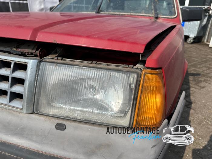 Używane Reflektor lewy Volvo 340/343/345 Cena na żądanie oferowane przez Franken Autodemontage B.V.