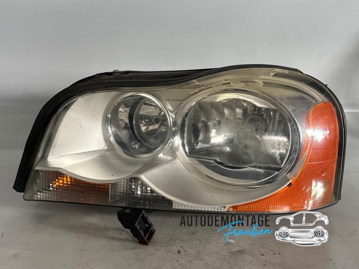 Używane Reflektor lewy Volvo XC90 I 2.9 T6 24V Cena € 350,00 Procedura marży oferowane przez Franken Autodemontage B.V.