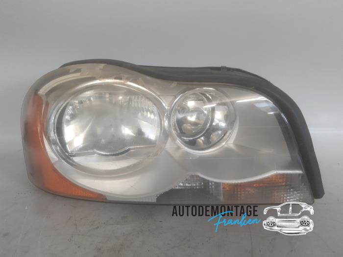 Używane Reflektor prawy Volvo XC90 I 2.9 T6 24V Cena € 350,00 Procedura marży oferowane przez Franken Autodemontage B.V.