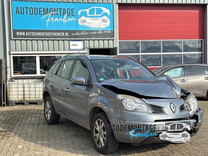 Begagnade Bensinpump Renault Koleos I 2.5 16V Pris på förfrågan erbjuds av Franken Autodemontage B.V.