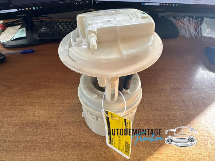 Usagé Pompe essence Citroen C8 (EA/EB) 2.0 16V Prix € 45,00 Règlement à la marge proposé par Franken Autodemontage B.V.