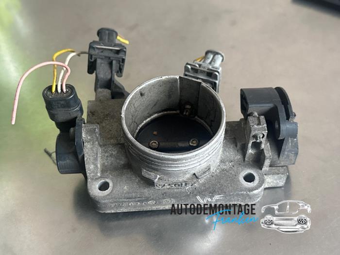 Gebrauchte Drosselklappengehäuse Peugeot 206 (2A/C/H/J/S) 1.6 XS,XT Preis € 20,00 Margenregelung angeboten von Franken Autodemontage B.V.