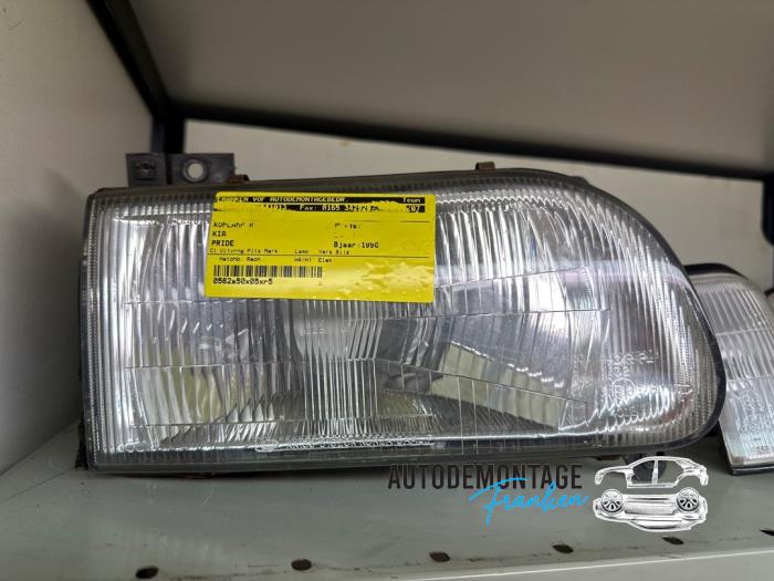 Używane Reflektor prawy Kia Pride Cena € 30,00 Procedura marży oferowane przez Franken Autodemontage B.V.