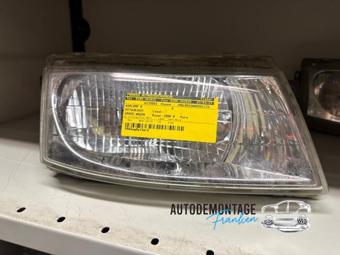 Gebrauchte Scheinwerfer rechts Mitsubishi Space Wagon (N3/N4) 2.0 GLXi 16V Preis € 30,00 Margenregelung angeboten von Franken Autodemontage B.V.