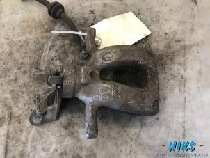 Used Rear brake calliper, right Alfa Romeo 159 Sportwagon (939BX) 1.9 JTDm 16V Price on request offered by Niks autodemontage