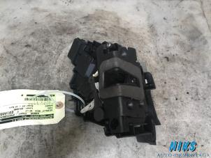 Used Door lock mechanism 4-door, front left Ford Mondeo IV 2.0 TDCi 140 16V Price on request offered by Niks autodemontage
