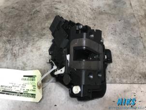 Used Rear door lock mechanism 4-door, left Ford Mondeo IV 2.0 TDCi 140 16V Price on request offered by Niks autodemontage