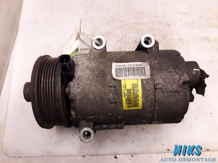 Air conditioning pump from a Ford Mondeo IV 2.0 TDCi 140 16V 2010