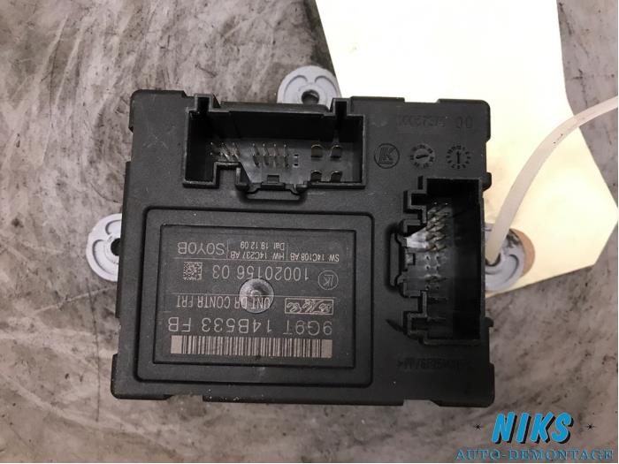 Central door locking module from a Ford Mondeo IV 2.0 TDCi 140 16V 2010
