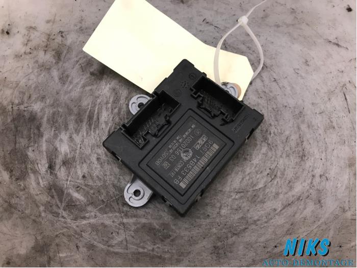 Central door locking module from a Ford Mondeo IV 2.0 TDCi 140 16V 2010