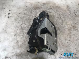 Used Front door lock mechanism 4-door, right BMW 3 serie (E46/4) 316i 16V Price on request offered by Niks autodemontage