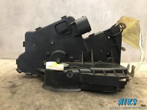 Used Rear door mechanism 4-door, right BMW 3 serie (E46/4) 316i 16V Price on request offered by Niks autodemontage