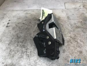 Used Rear door lock mechanism 4-door, left BMW 3 serie (E46/4) 316i 16V Price on request offered by Niks autodemontage