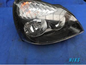 Used Headlight, right Renault Clio II (BB/CB) 1.4 16V Price on request offered by Niks autodemontage