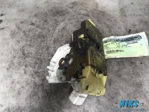 Used Rear door mechanism 4-door, right Ford Focus 1 1.8 16V Price on request offered by Niks autodemontage