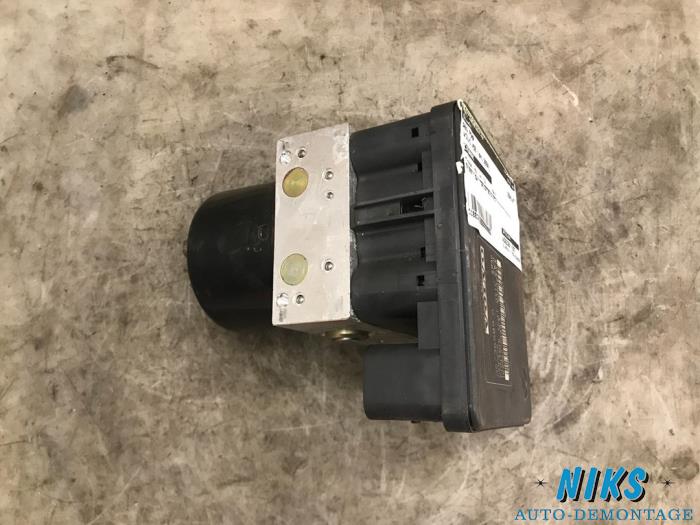 Używane Pompa ABS Volvo V50 (MW) 1.8 16V Cena na żądanie oferowane przez Niks autodemontage