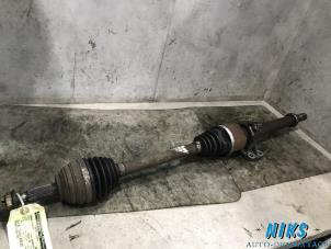 Used Front drive shaft, right Renault Clio III (BR/CR) 1.5 dCi 70 Price on request offered by Niks autodemontage
