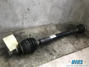 Used Front drive shaft, right Volkswagen Polo Price on request offered by Niks autodemontage